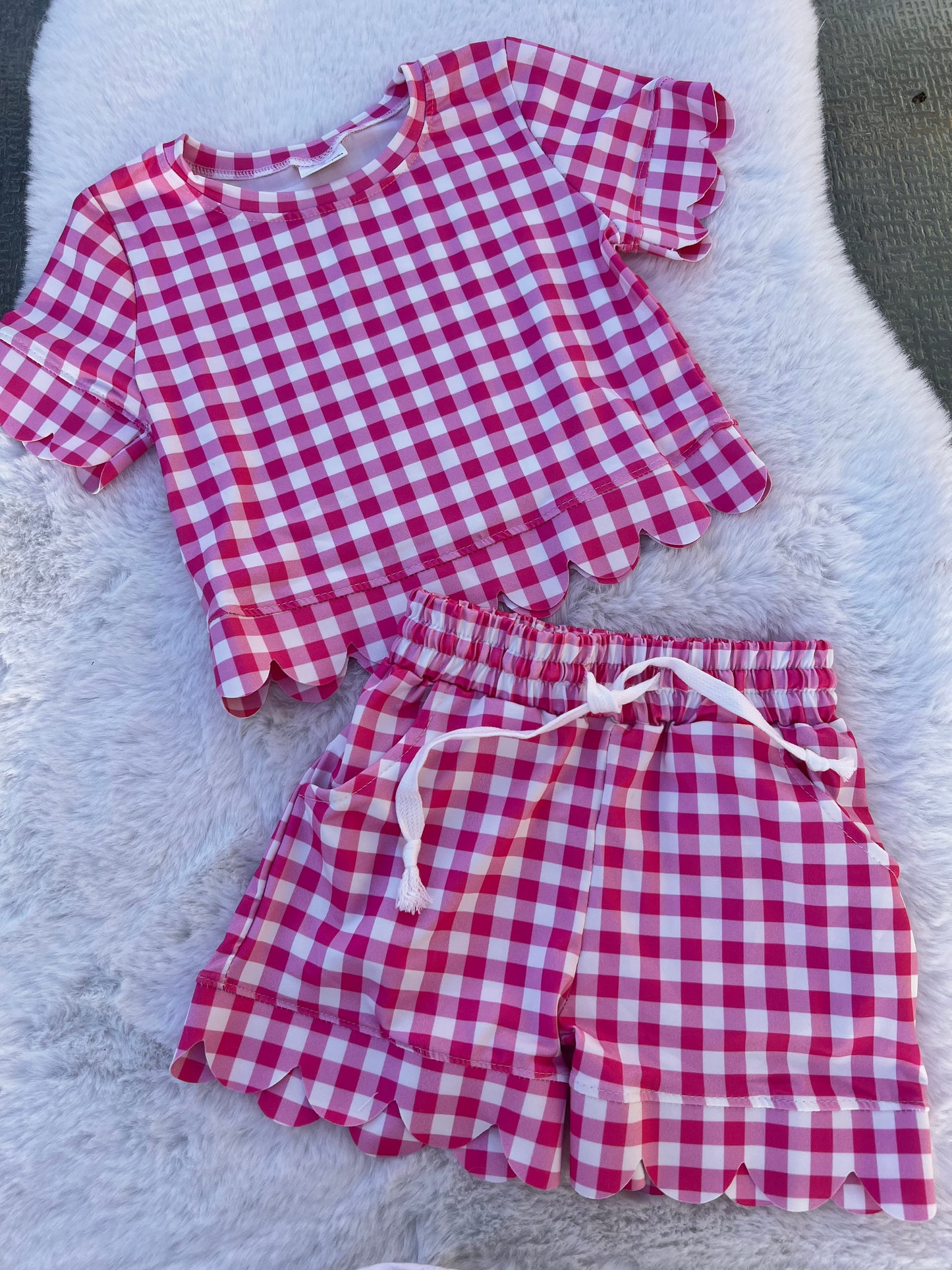 Girls Scalloped shorts set in Gingham Pink