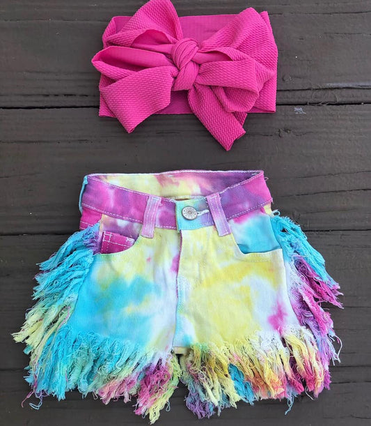 Splash fringe jean shorts.